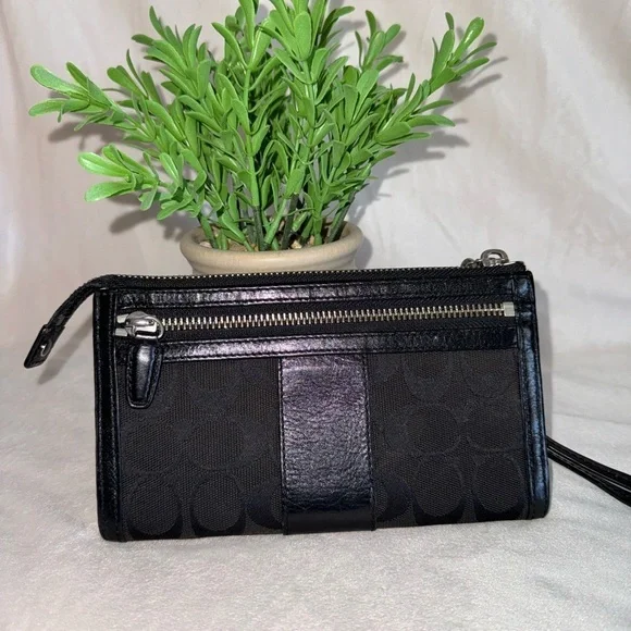 ‼️SOLD‼️Coach Women's‎ Black Square Shape Front Zipper Wristlet/Wallet - Picture 6 of 14